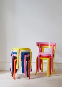 8000 Series Stool