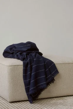 Battus Throw