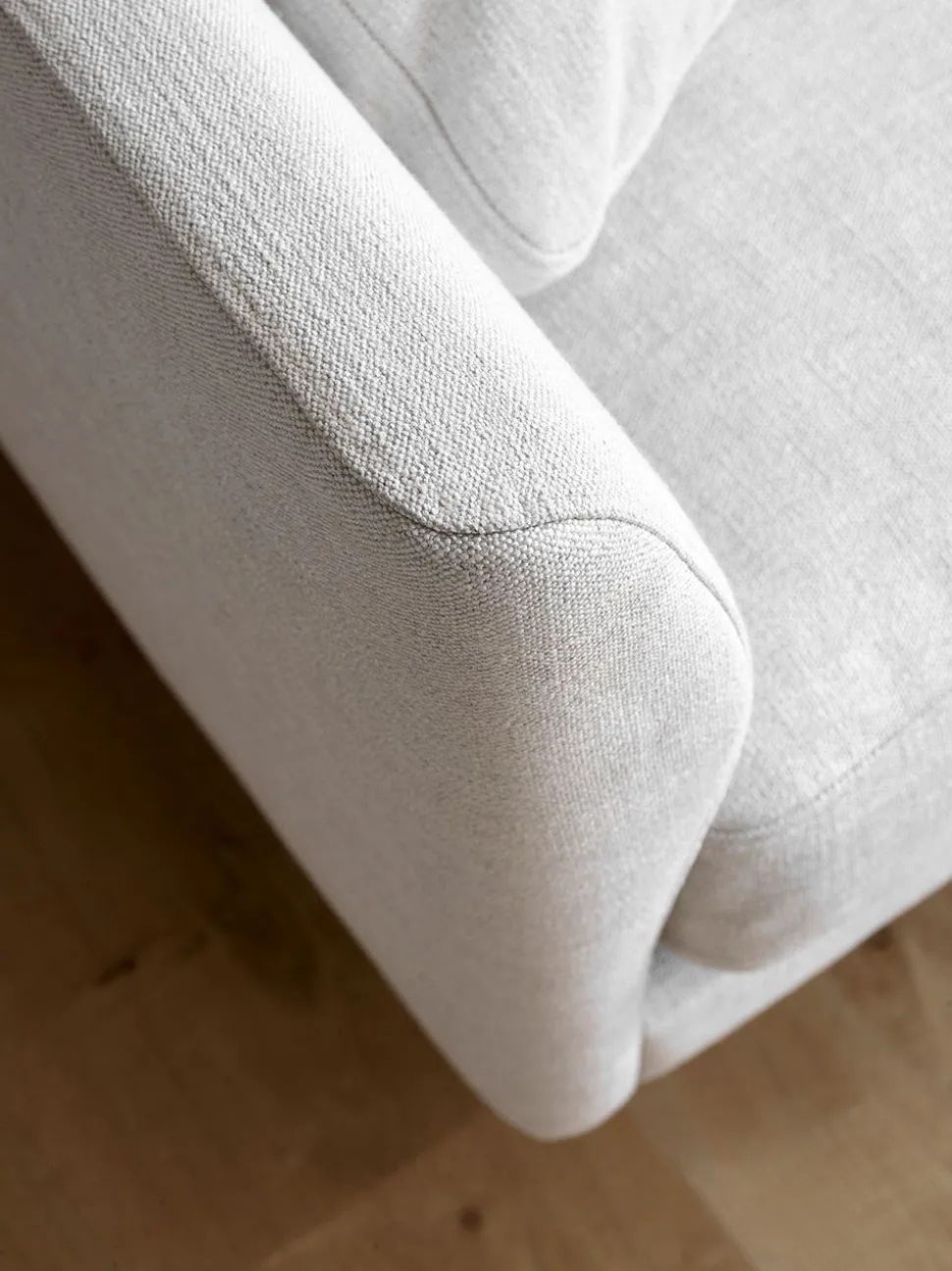 Calmo Sofa 95 5652 by Hugo Passos