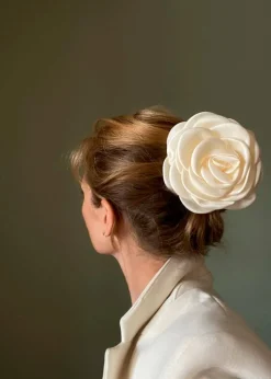 Giant Satin Rose Claw