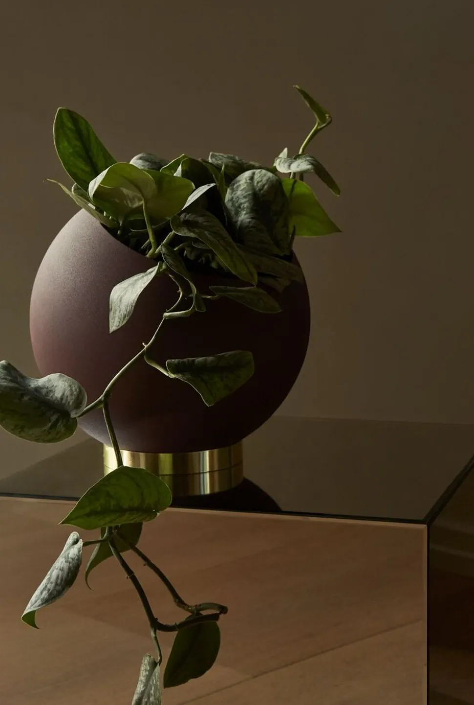 Globe Flowerpot