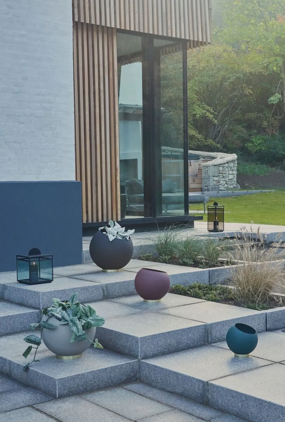 Globe Flowerpot