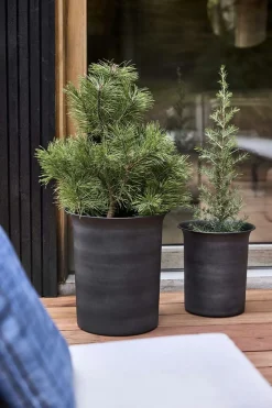 Iri Metal Planter
