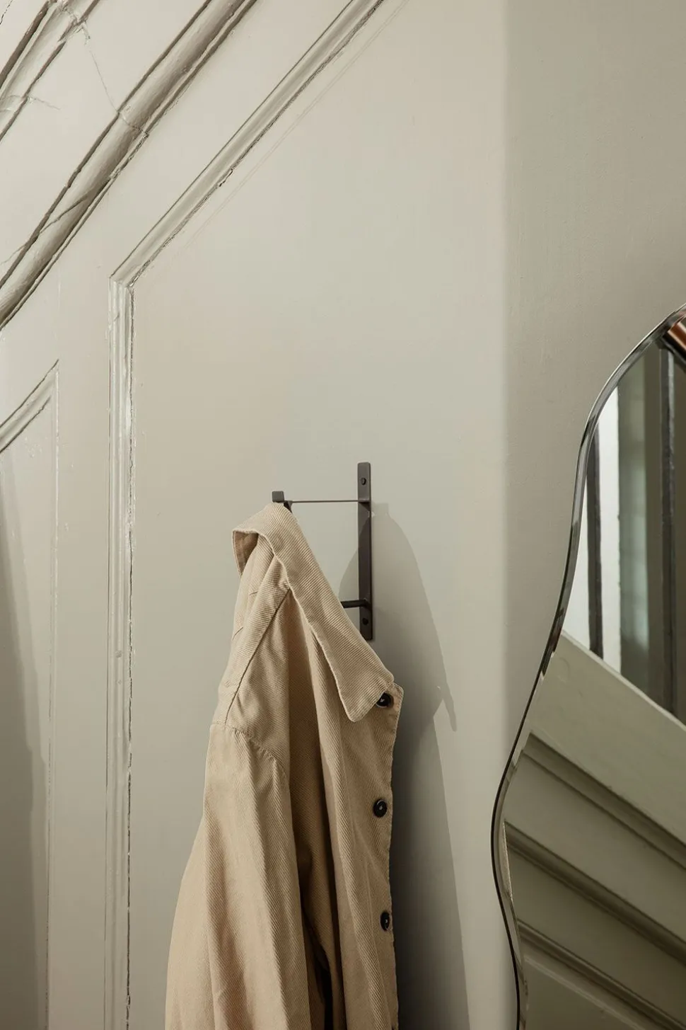 Pond Mirror - Dark Chrome Edge