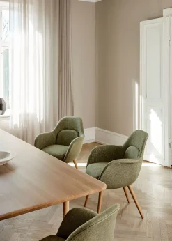 Post Table 6440 by Cecilie Manz