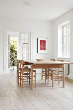 Post Table 6442 by Cecilie Manz
