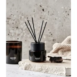 Scent freshener with sticks