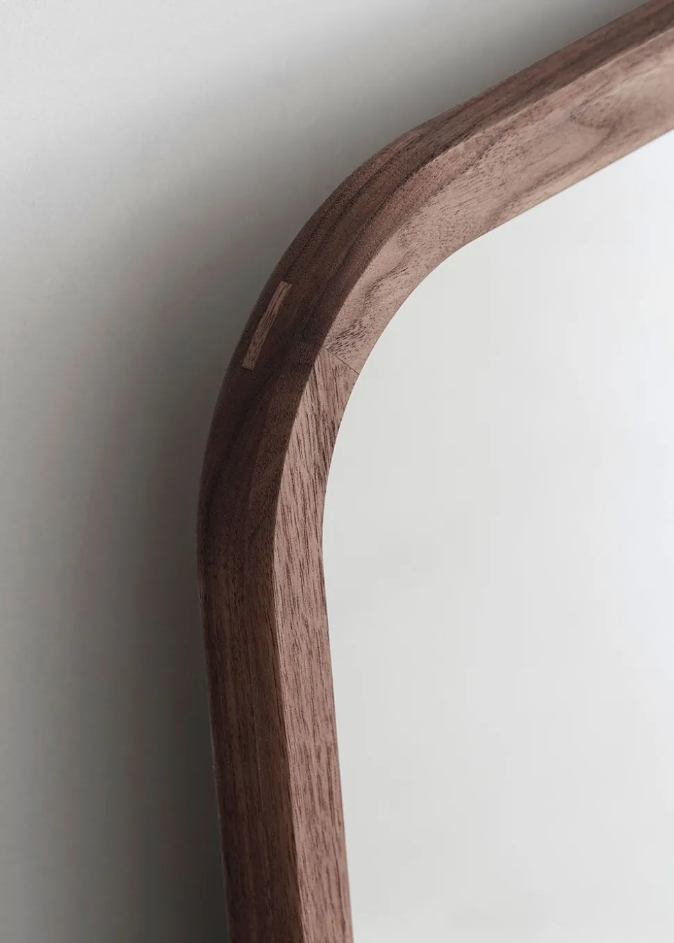 Silhouette Mirror 8322 by OEO Studio