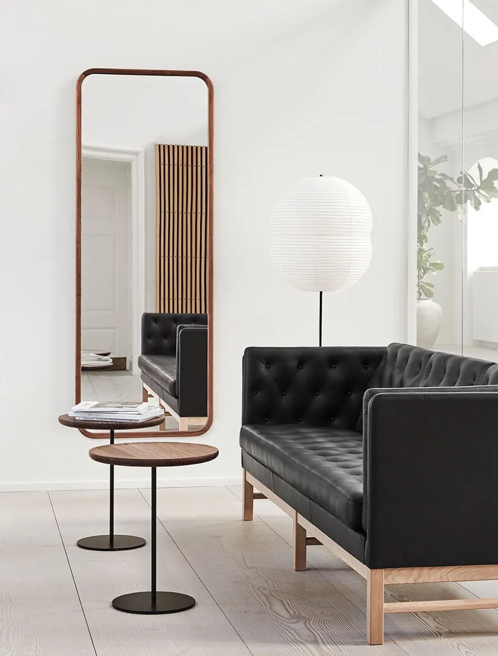 Silhouette Mirror 8322 by OEO Studio